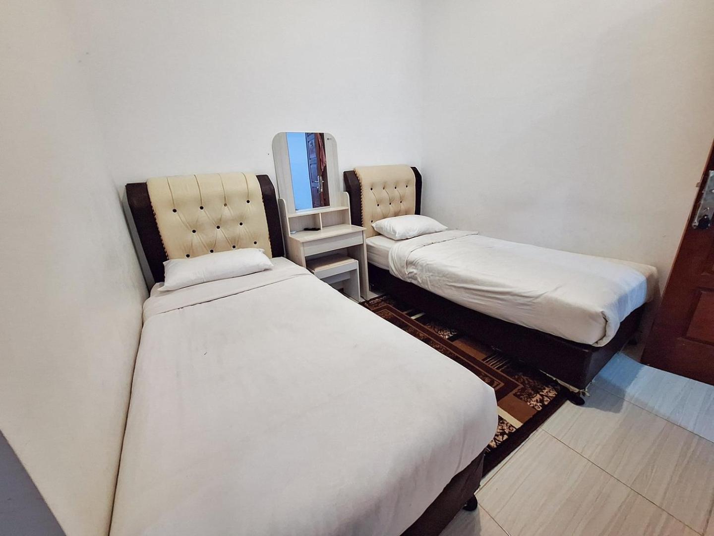 Reddoorz Syariah At Galliano Homestay Букіттінгі Екстер'єр фото
