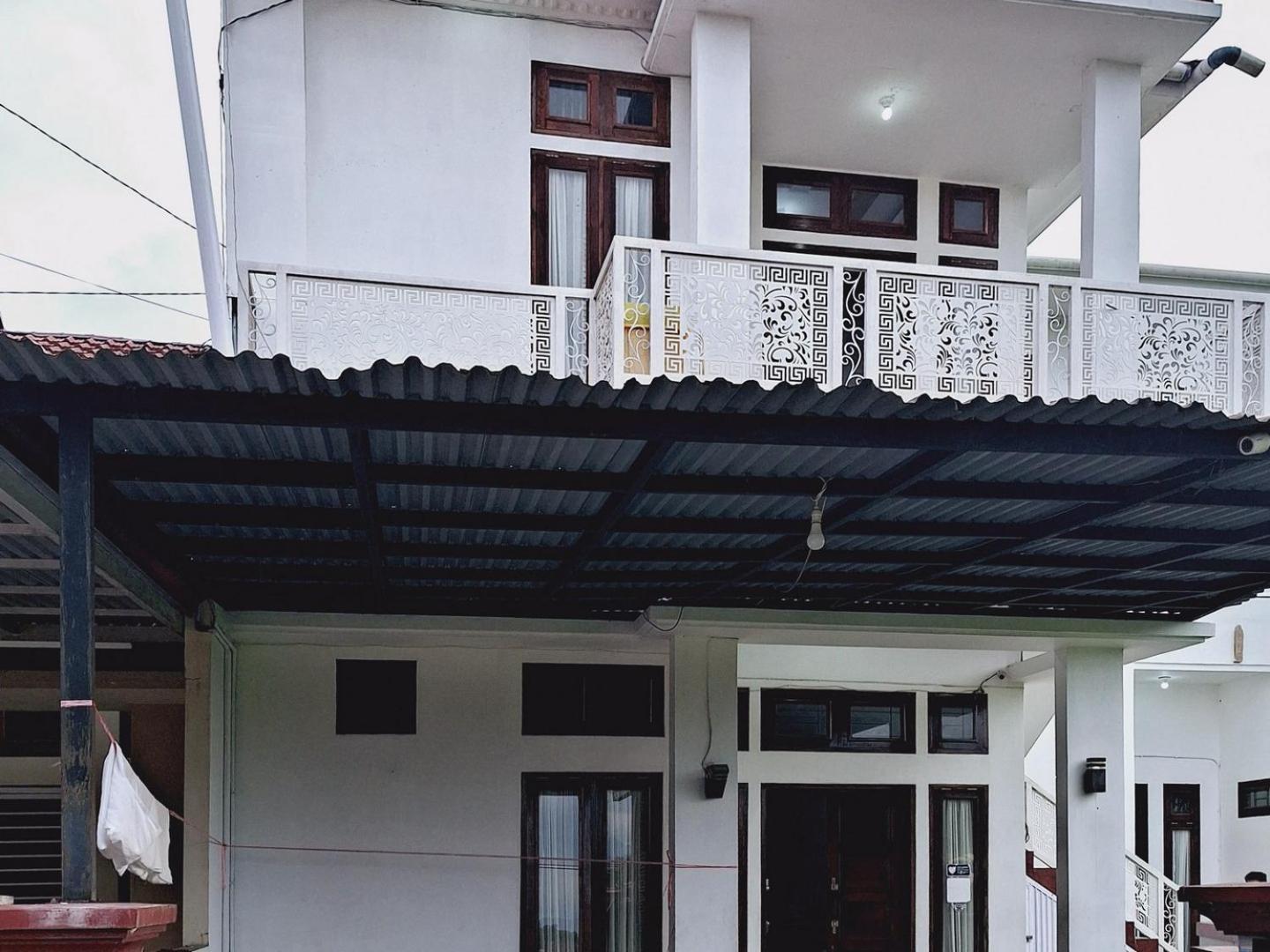 Reddoorz Syariah At Galliano Homestay Букіттінгі Екстер'єр фото